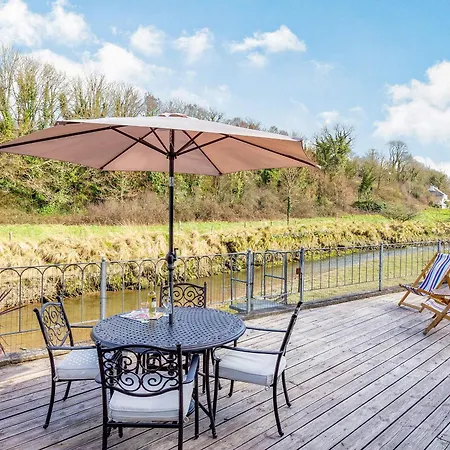 Creekside Holiday home *